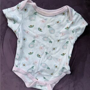 Kyle & Deena avocado print onesie • 3-6m